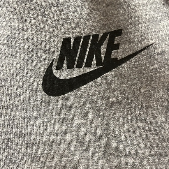 Women’s Nike Hoodie and Sweatpant - Picture 6 of 7